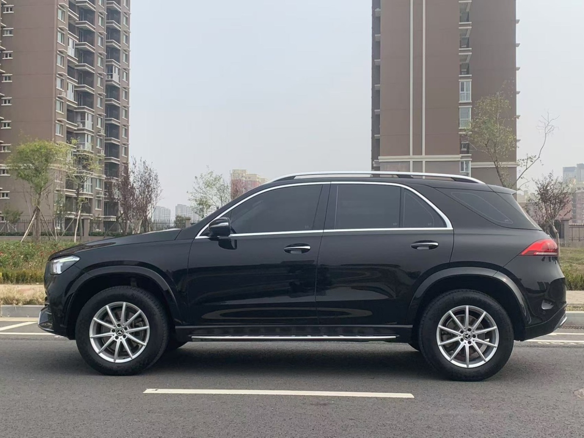 奔馳 奔馳GLE  2020款  GLE 350 4MATIC 時(shí)尚型圖片