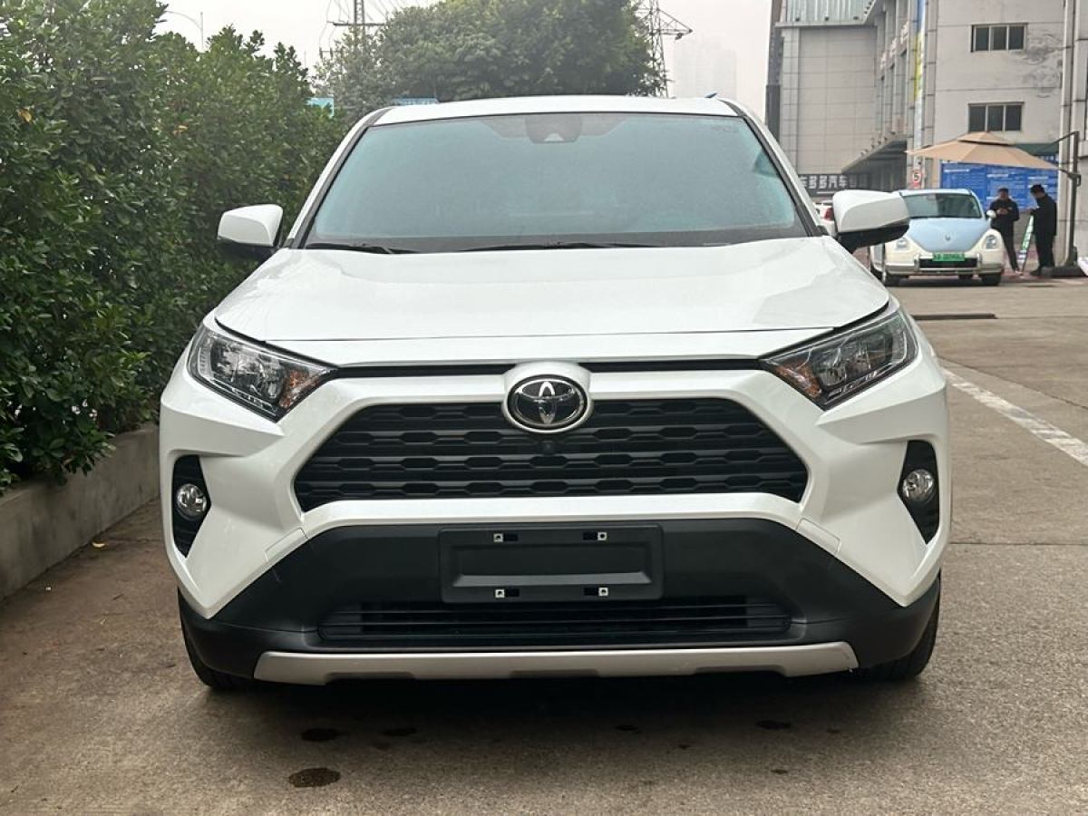 豐田 RAV4榮放  2020款 2.0L CVT兩驅(qū)風(fēng)尚版圖片