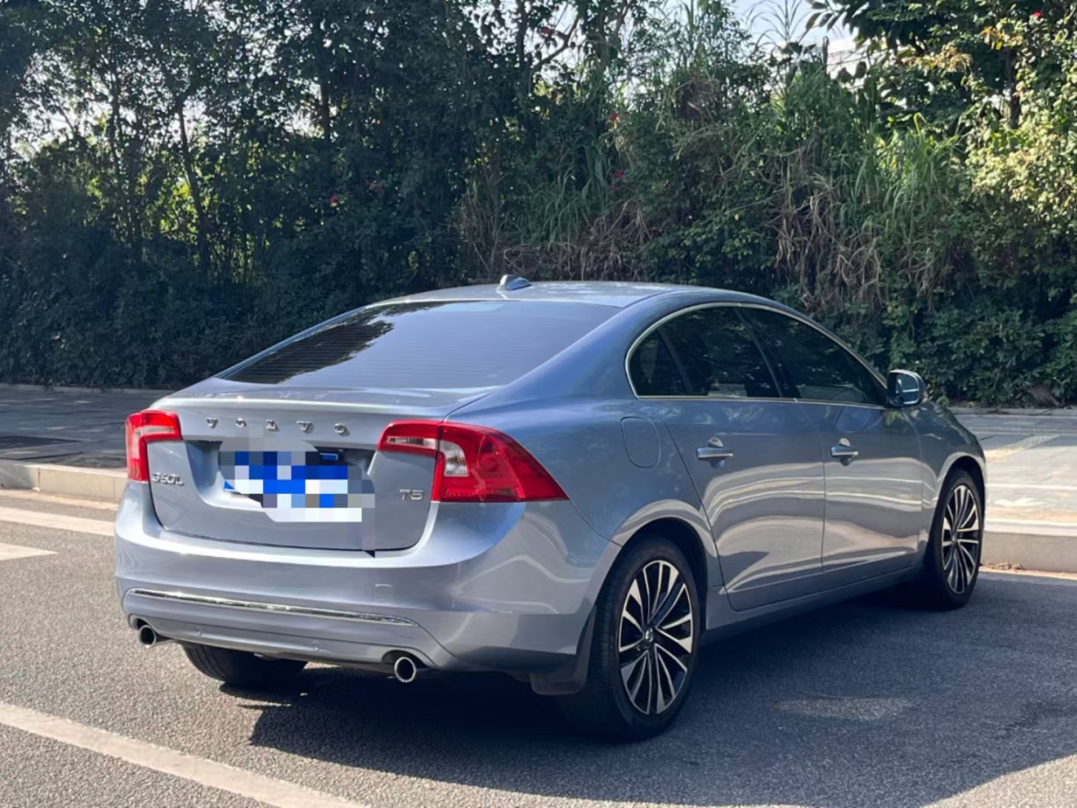 沃爾沃 S60  1448款 2.0T T5智尊版圖片