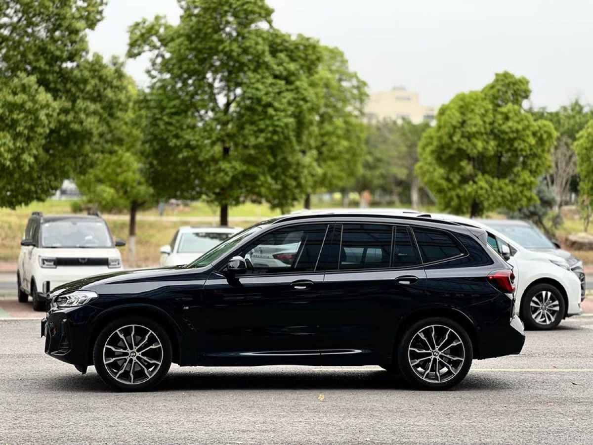 寶馬 寶馬X3  2023款 xDrive30i 領(lǐng)先型 M曜夜套裝圖片