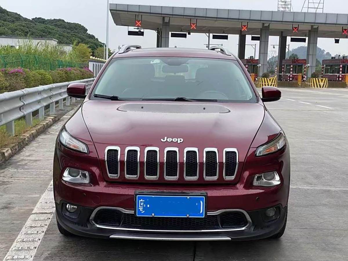 Jeep 自由光  2017款 2.0L 優(yōu)越版圖片