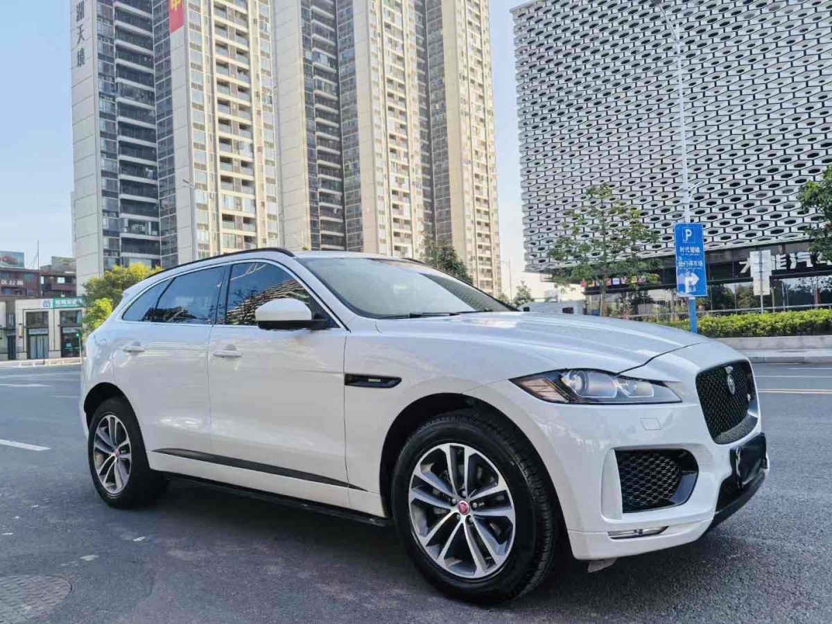 2017年2月捷豹 F-PACE  2016款 2.0T 兩驅(qū)R-Sport運動版