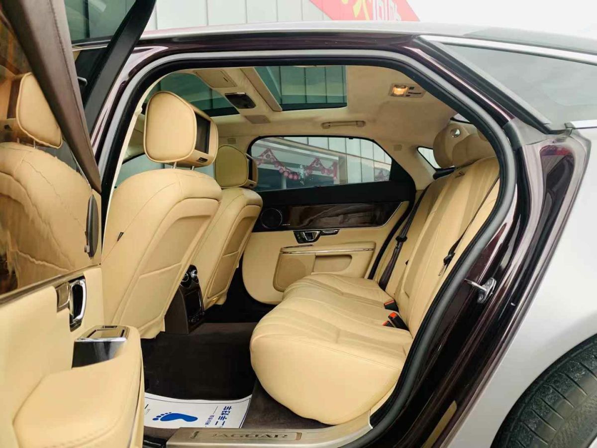 捷豹 XJ  2015款 XJL 3.0 SC 兩驅(qū)全景商務(wù)版圖片