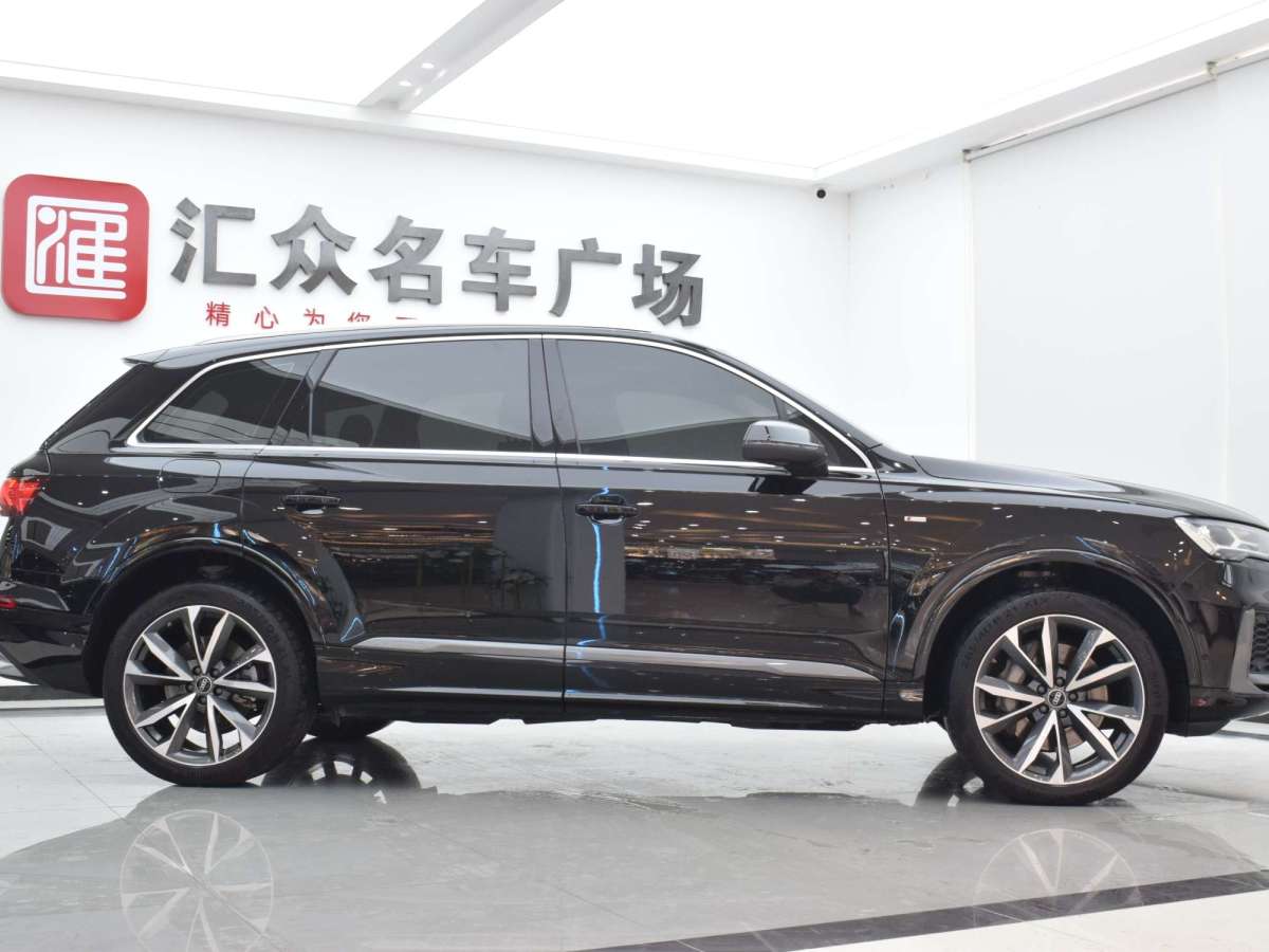 奧迪 奧迪Q7  2023款 55 TFSI quattro S line運(yùn)動(dòng)型圖片