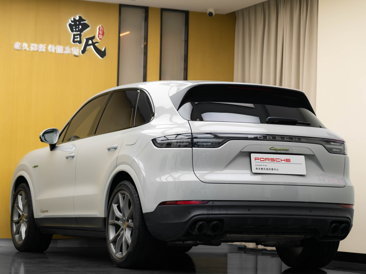 保時(shí)捷 Cayenne新能源  2022款 Cayenne E-Hybrid 2.0T 鉑金版圖片