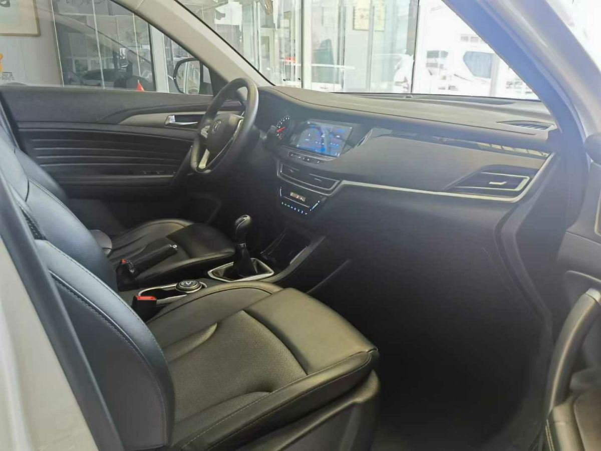 長安 CS35 PLUS  2021款 改款 榮耀百萬版 1.6L 手動精英版圖片