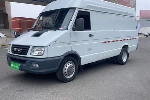 得意 依維柯 2.8T V40 VAN廂式運(yùn)輸車3座長(zhǎng)軸中頂雙胎側(cè)拉門