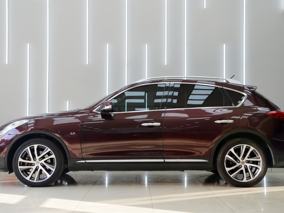 2015年5月英菲尼迪 QX50  2015款 2.5L 豪華版