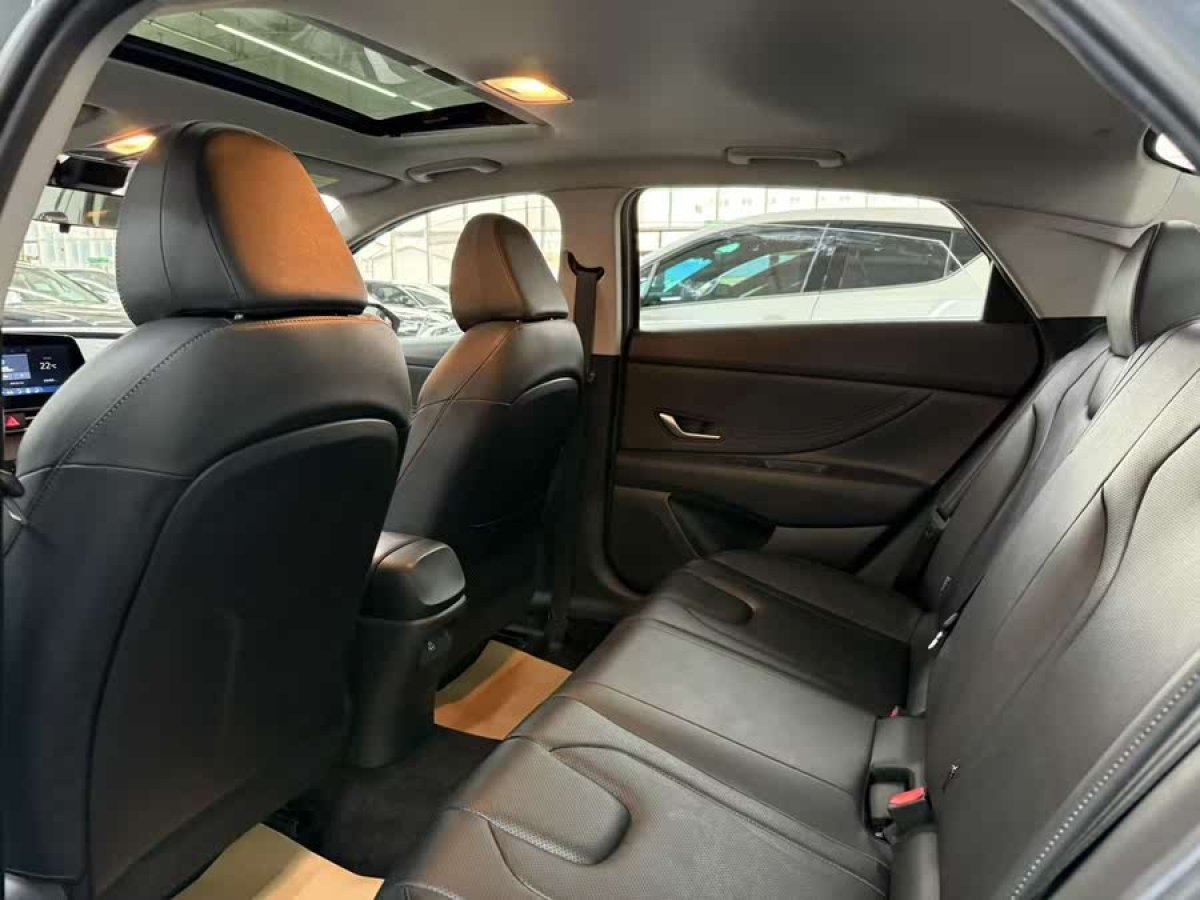 現(xiàn)代 伊蘭特  2021款 1.5L LUX尊貴版圖片
