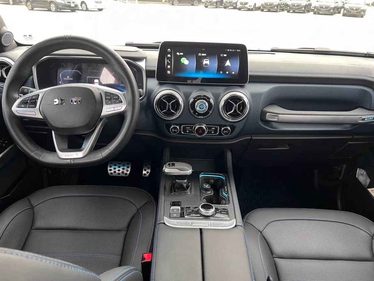 北京 BJ40  2023款 2.0D 自動四驅刀鋒英雄版?zhèn)b客型圖片