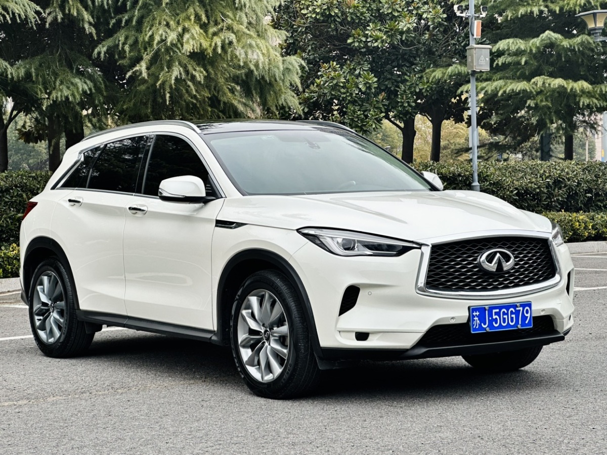 2020年7月英菲尼迪 QX50  2020款 改款 2.0T 兩驅(qū)時(shí)尚版