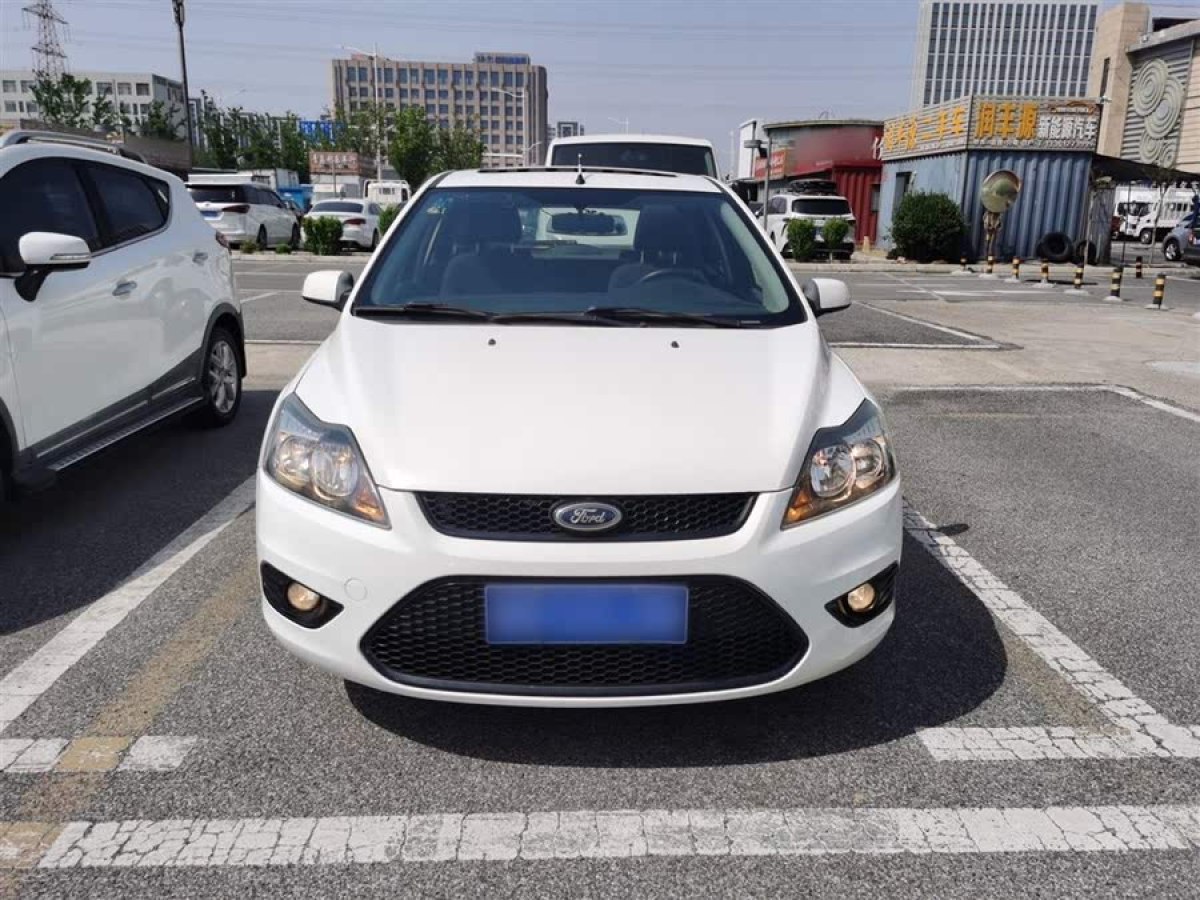 福特 ?？怂? 2013款 兩廂經(jīng)典 1.8L 手動(dòng)百萬(wàn)紀(jì)念版圖片