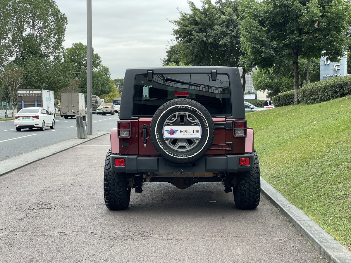 Jeep 牧馬人  2010款 3.8L Sahara 兩門版圖片