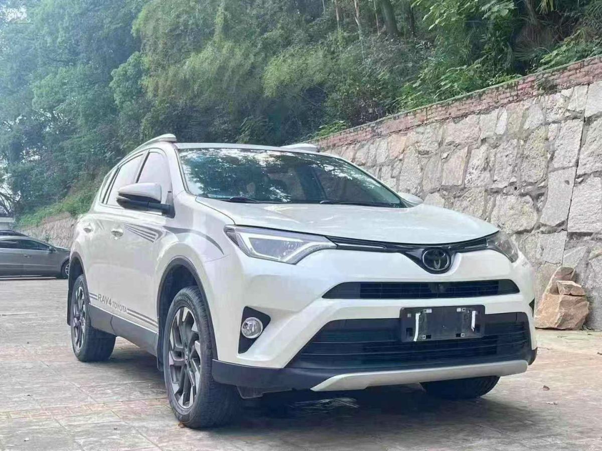 豐田 RAV4榮放  2018款 2.0L CVT兩驅(qū)風(fēng)尚X版圖片