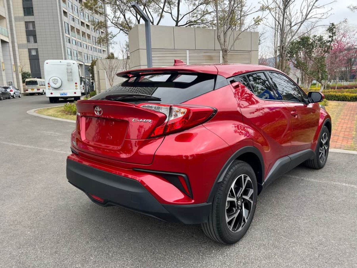 豐田 C-HR  2018款 2.0L 領(lǐng)先版 國V圖片