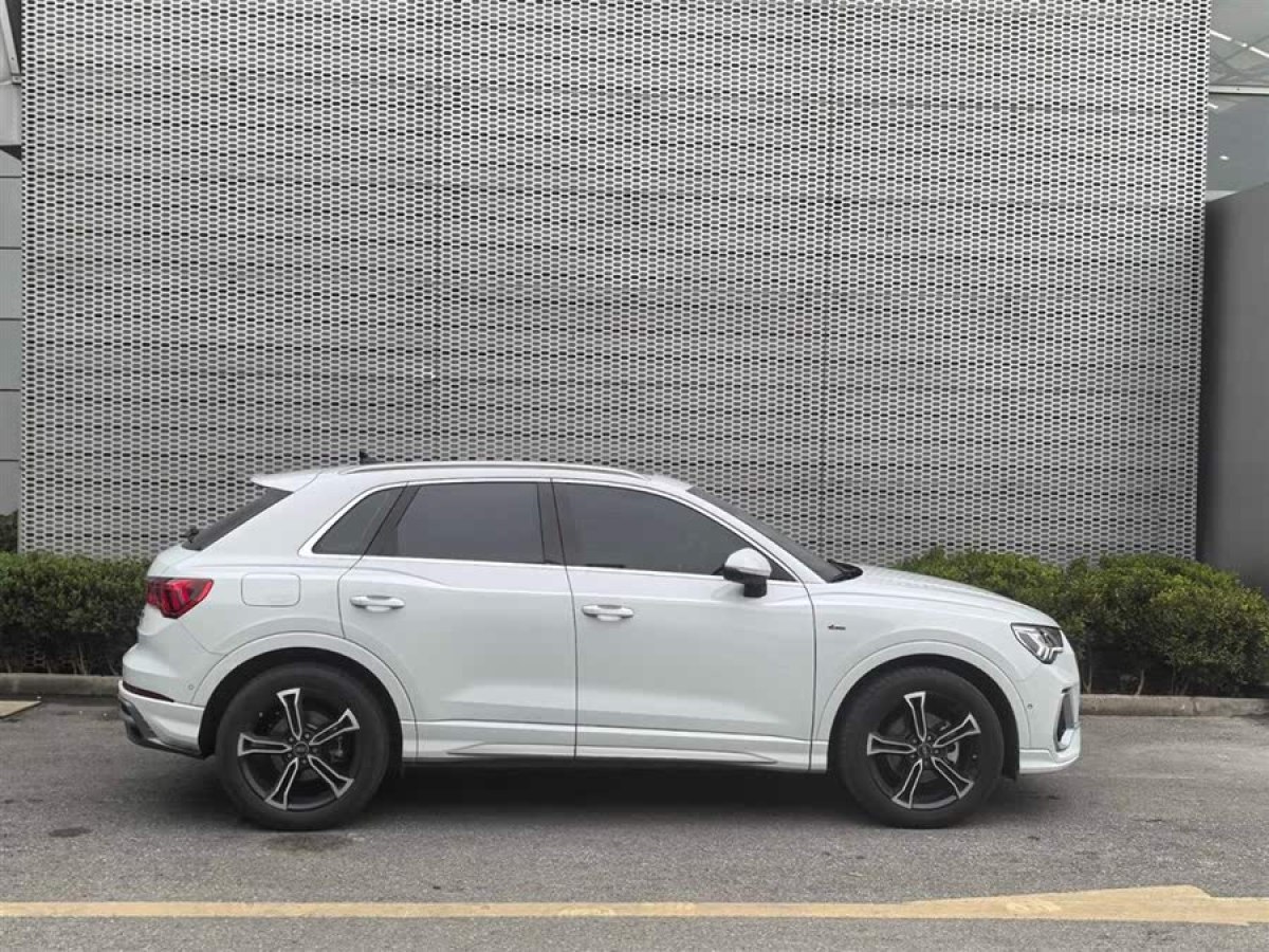 奧迪 奧迪Q3  2019款  35 TFSI 時(shí)尚動(dòng)感型圖片