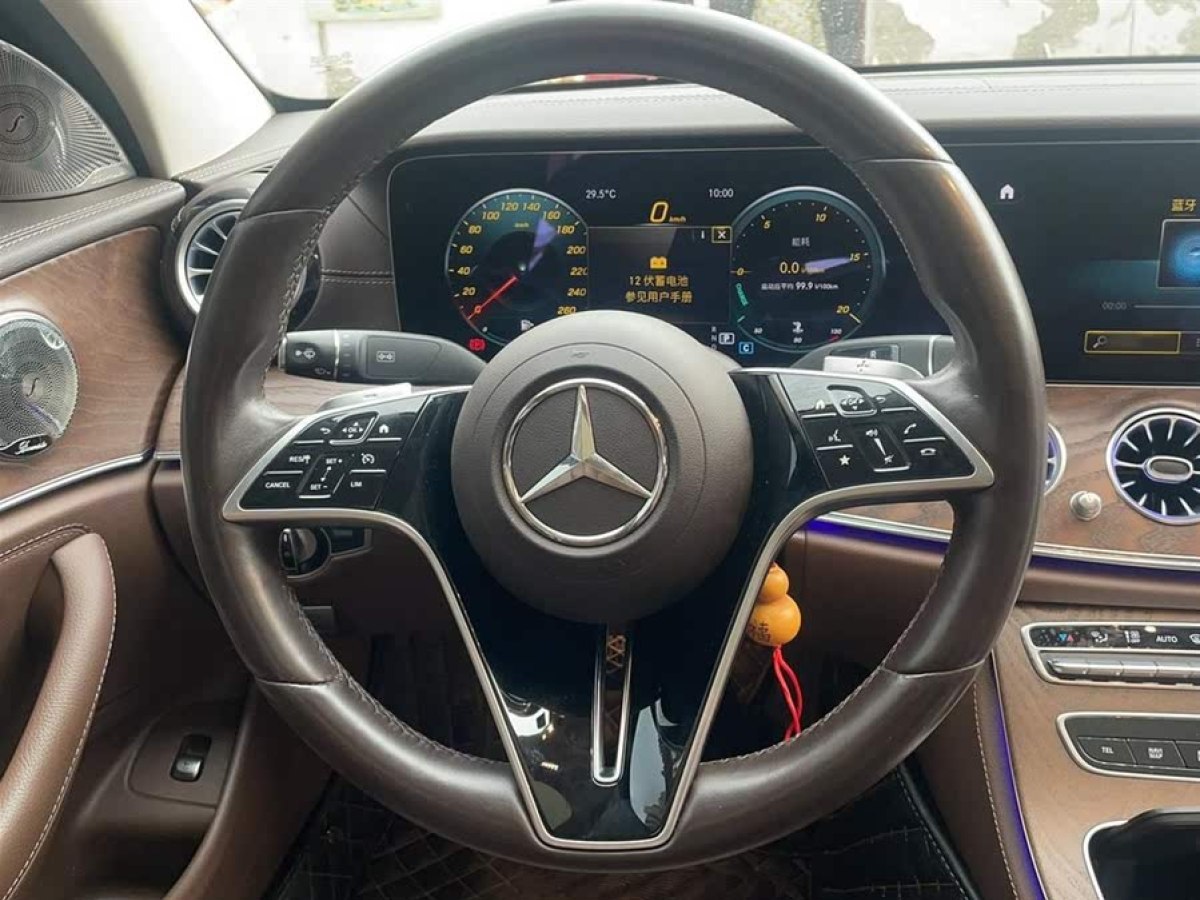 奔馳 奔馳E級  2022款 改款 E 300 L 時尚型圖片