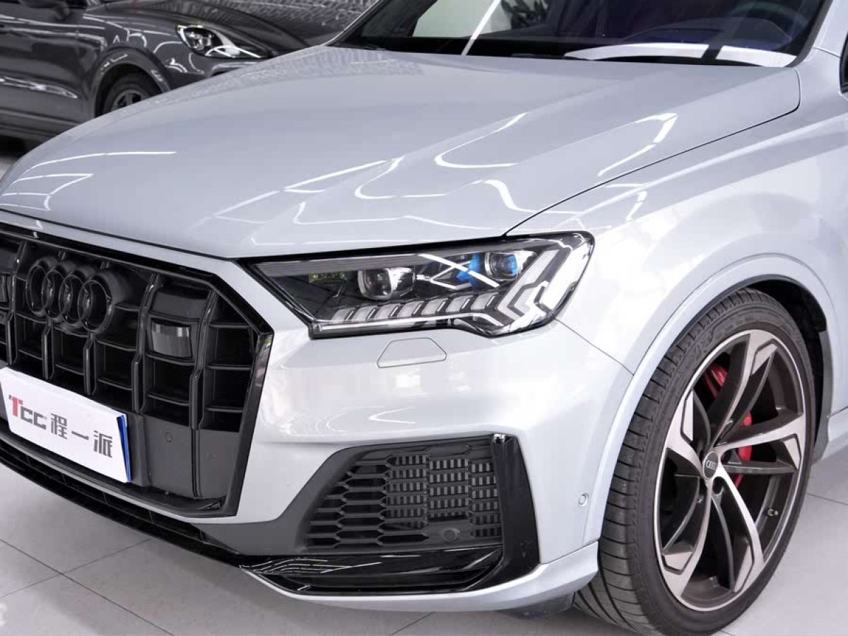 奧迪 奧迪SQ7  2024款 4.0 TFSI 暗夜騎士版圖片