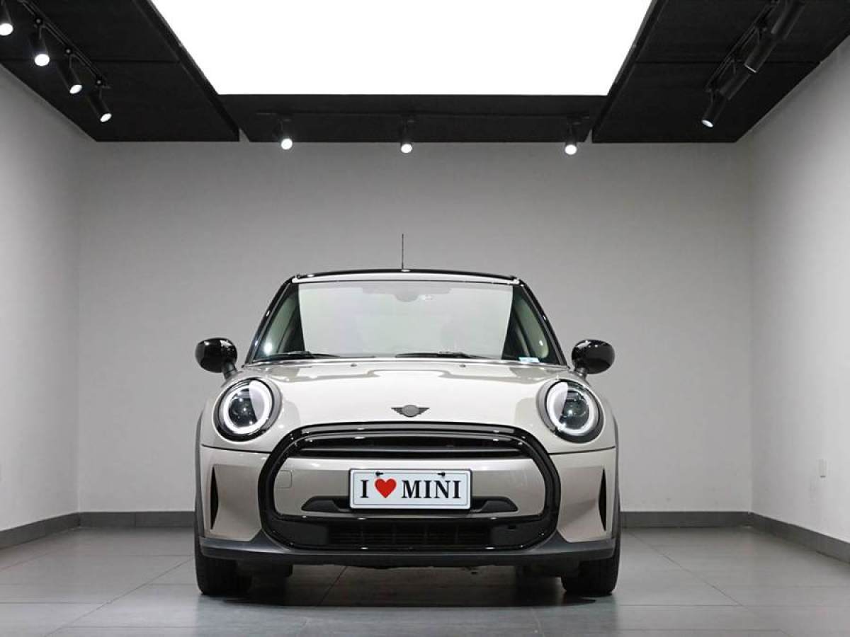 MINI MINI  2022款 1.5T COOPER 藝術(shù)家 五門版圖片