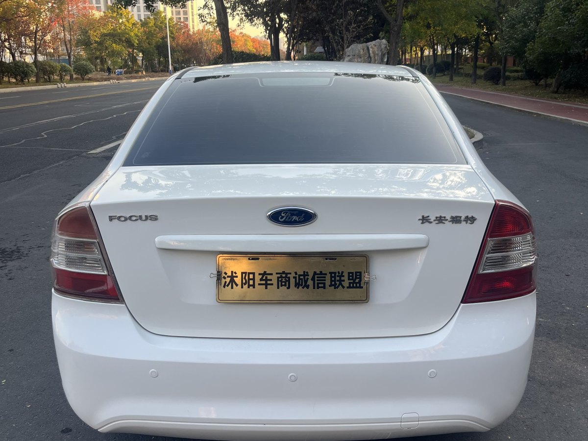 福特 ?？怂? 2012款 三廂經(jīng)典 1.8L 自動(dòng)時(shí)尚型圖片