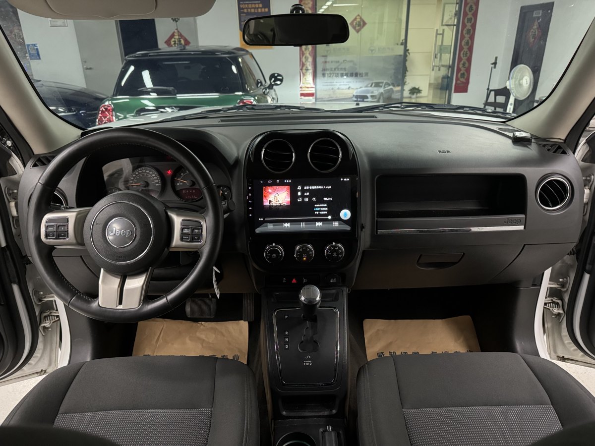 Jeep 自由客  2014款 2.4L 運(yùn)動版圖片