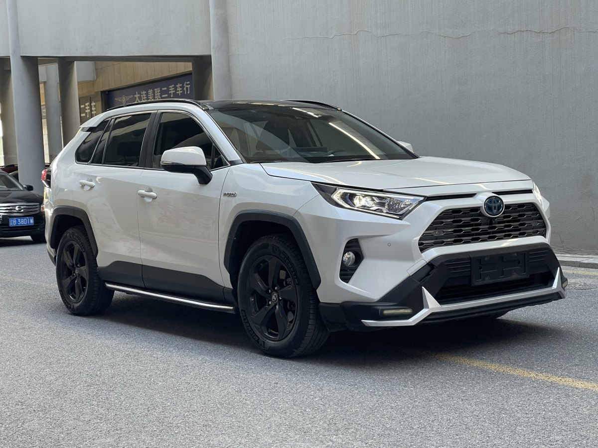 豐田 RAV4榮放  2020款 雙擎  2.5L CVT四驅(qū)旗艦版圖片