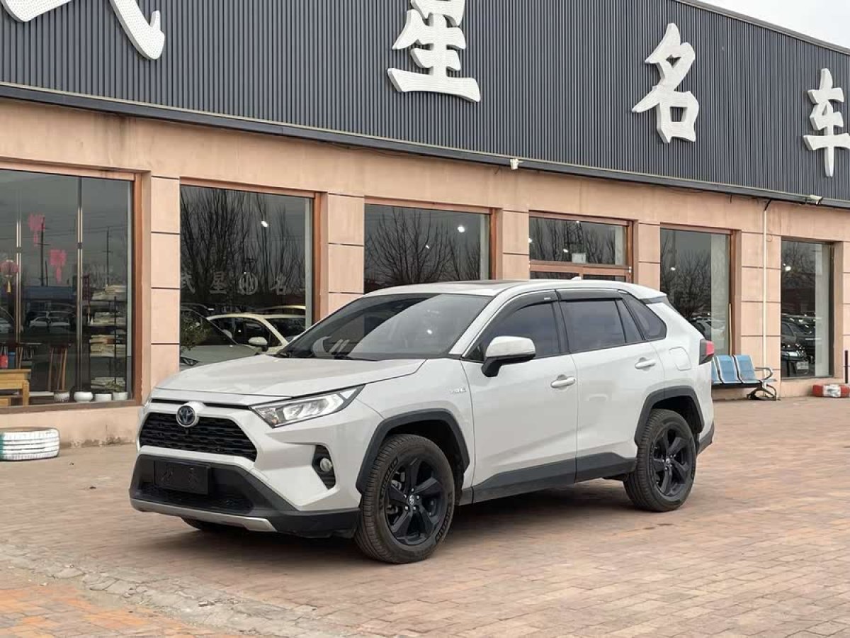 2020年4月豐田 RAV4榮放  2023款 雙擎 2.5L E-CVT四驅(qū)精英Plus版