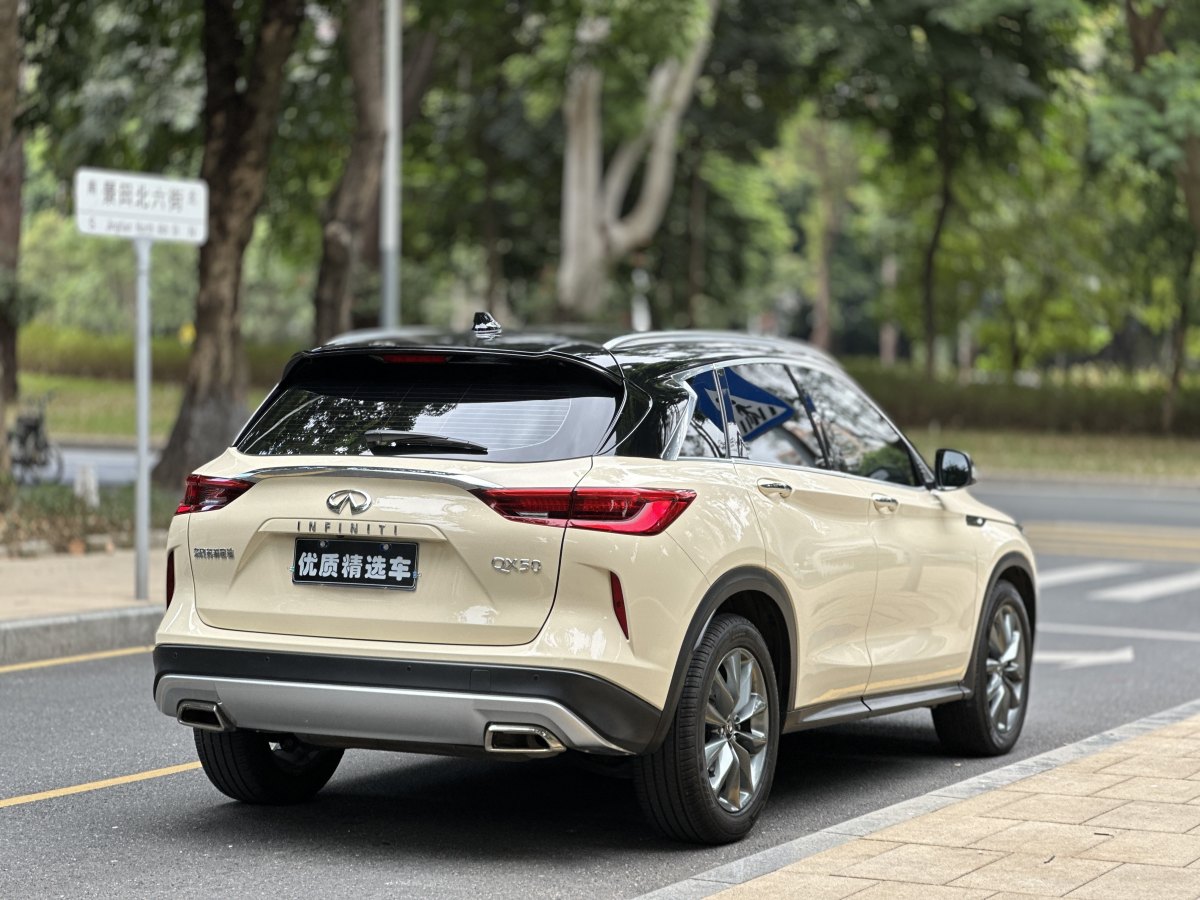 英菲尼迪 QX50  2020款 改款 2.0T 兩驅(qū)時(shí)尚版圖片