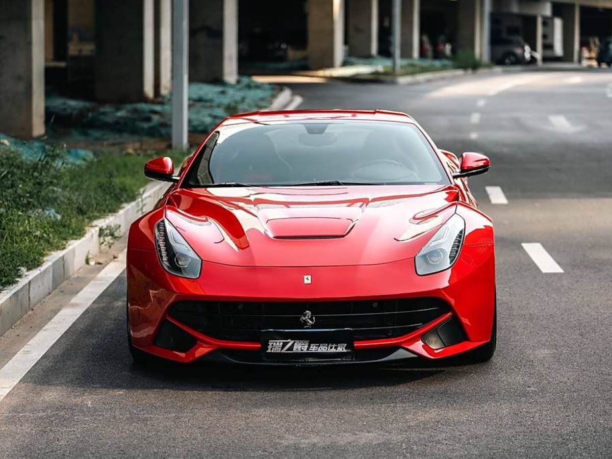 2017年7月法拉利 F12berlinetta  2013款 6.3L 標(biāo)準(zhǔn)型