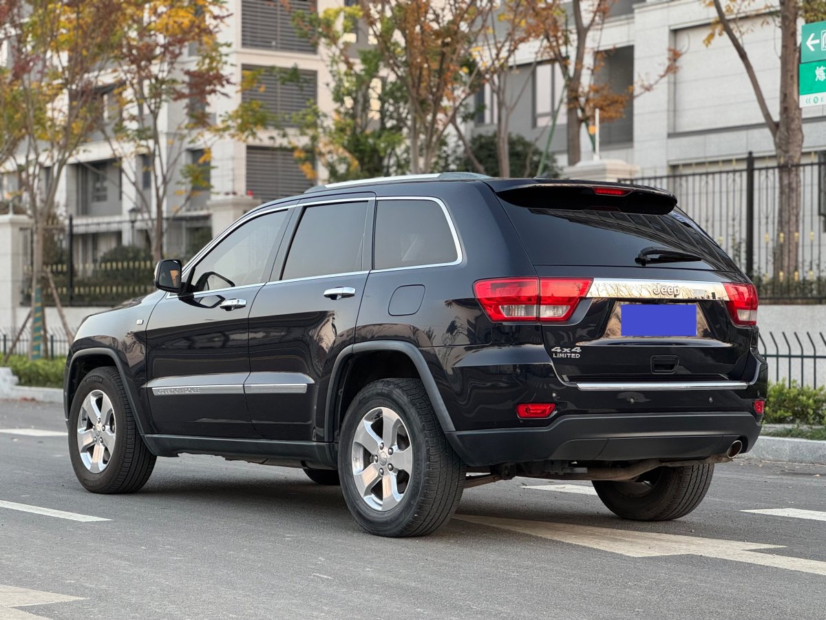 Jeep 大切諾基  2011款 改款 3.6L 豪華導(dǎo)航版圖片