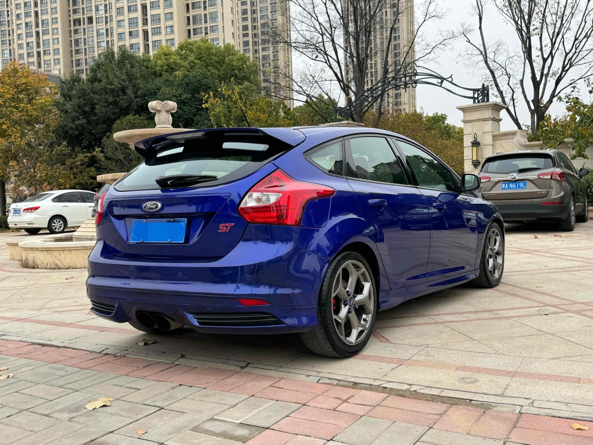 福特 ?？怂? 2013款 2.0T ST 標(biāo)準(zhǔn)版圖片