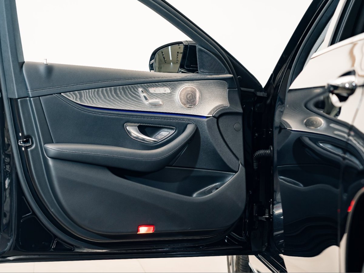 奔驰 奔驰E级  2022款 改款二 E 300 L 运动豪华型图片