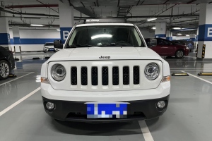 自由客 Jeep 2.4L 豪華導(dǎo)航版