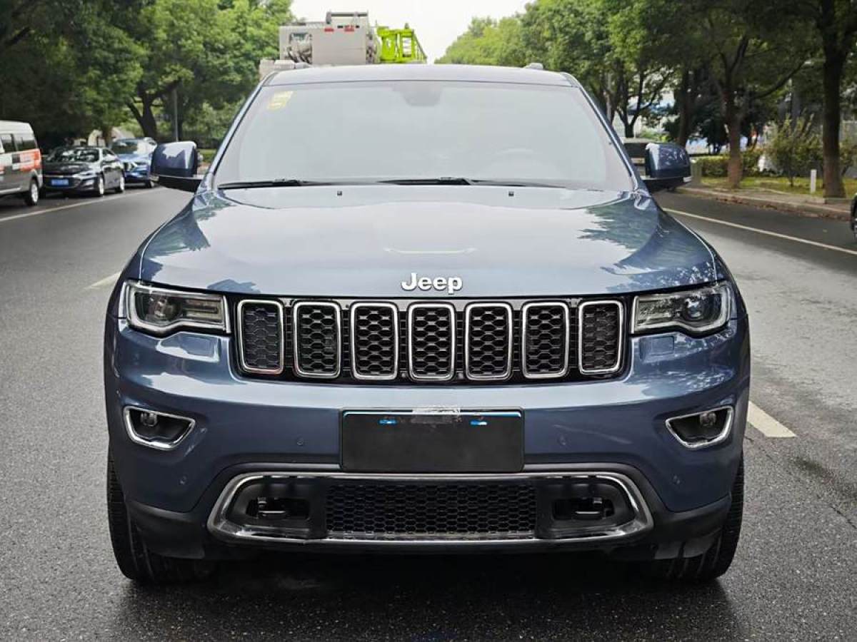 2022年9月Jeep 大切諾基  2020款 3.0L 精英導(dǎo)航版