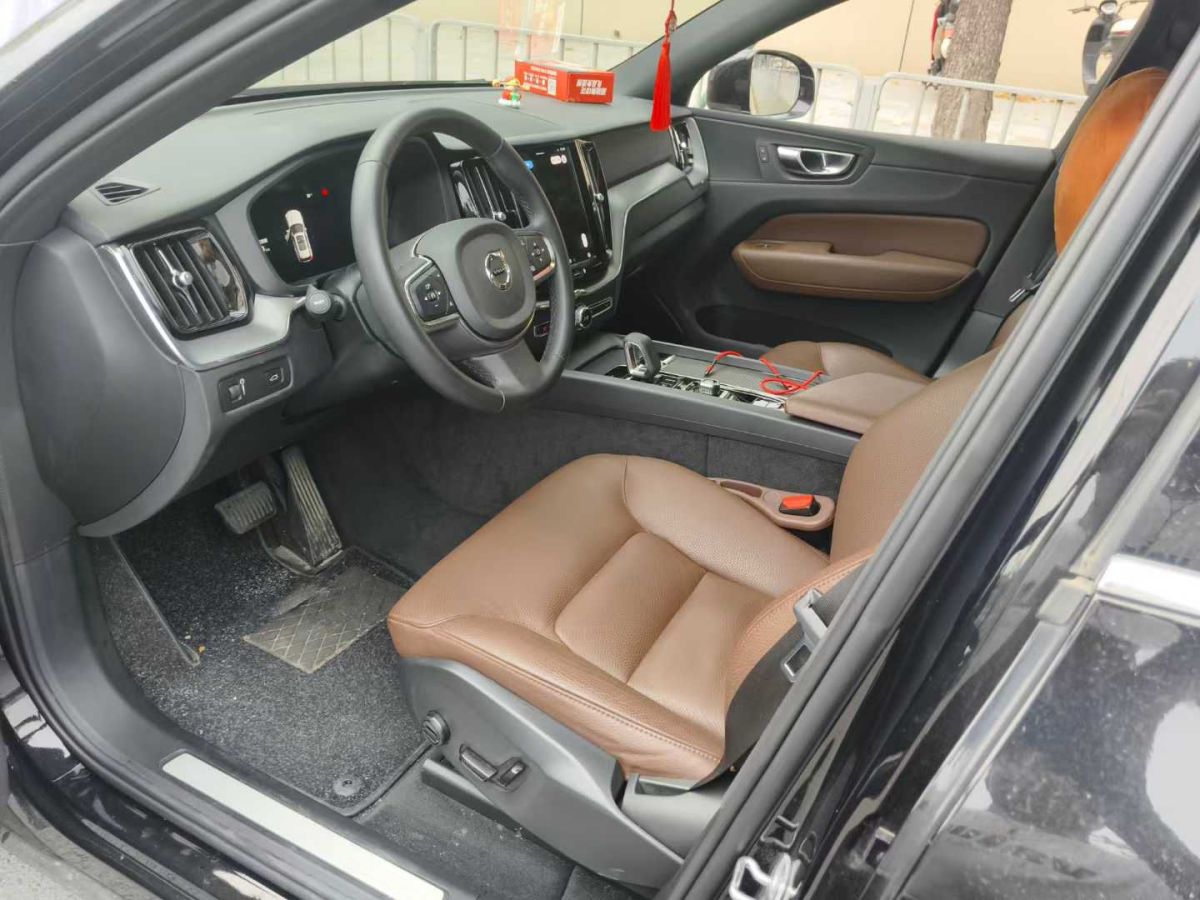 沃爾沃 XC60  2021款 T4 智行豪華版圖片