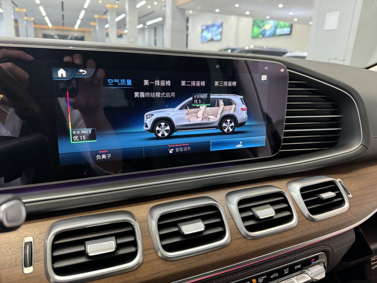 奔馳 奔馳GLS  2023款 改款 GLS 450 4MATIC 豪華型圖片