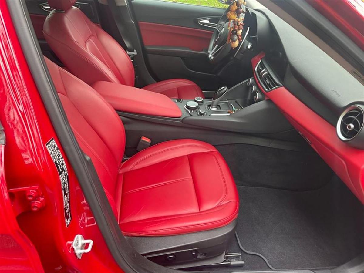 阿尔法·罗密欧 Giulia  2017款 2.0T 280HP 豪华版图片