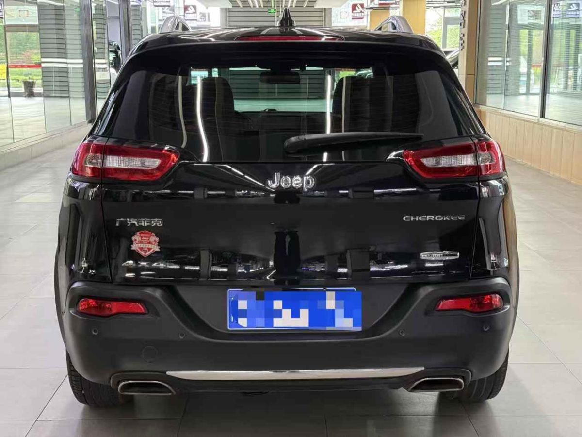 Jeep 自由光  2016款 2.0L 優(yōu)越版圖片