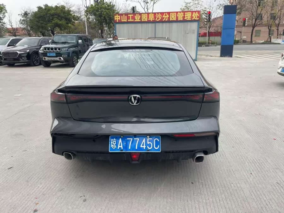 長(zhǎng)安 長(zhǎng)安UNI-V  2022款 1.5T 智慧領(lǐng)航型圖片