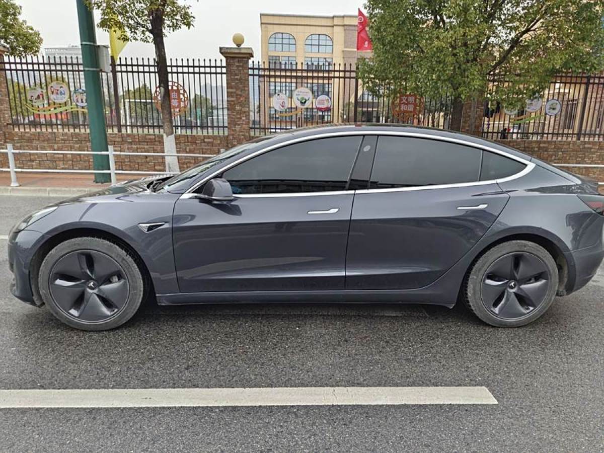 特斯拉 Model 3  2020款 改款 標(biāo)準(zhǔn)續(xù)航后驅(qū)升級版圖片