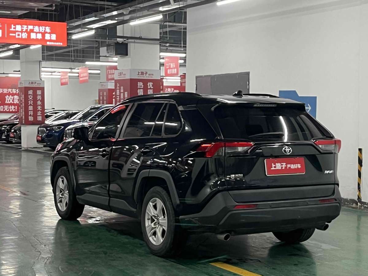 豐田 RAV4  2018款 榮放 2.0L CVT兩驅(qū)都市版圖片