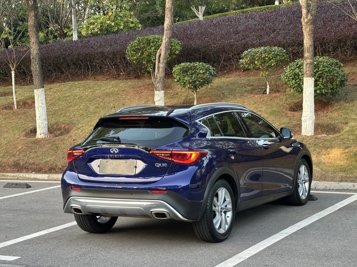 英菲尼迪 QX30  2017款 1.6T 两驱时尚版图片