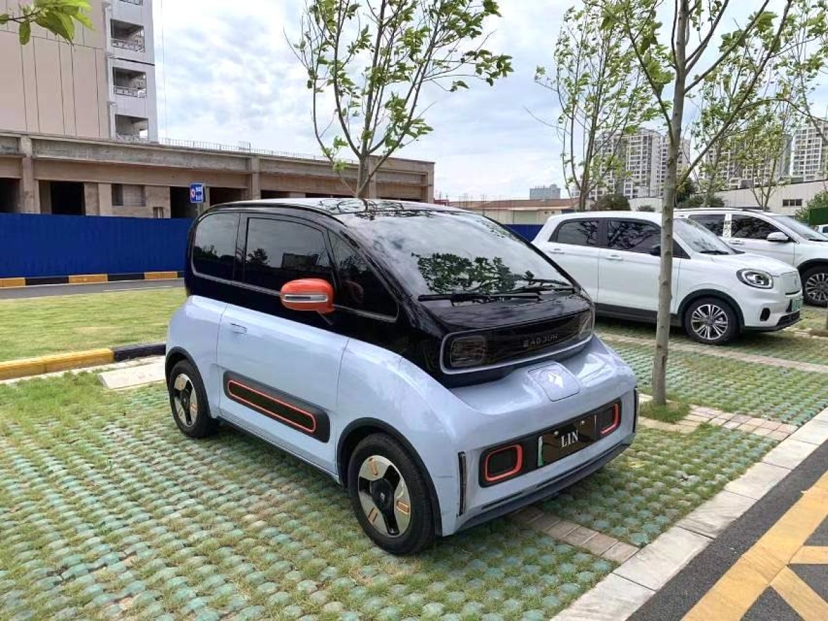 寶駿 寶駿KiWi EV  2022款 藝術(shù)家輕享版 三元鋰圖片