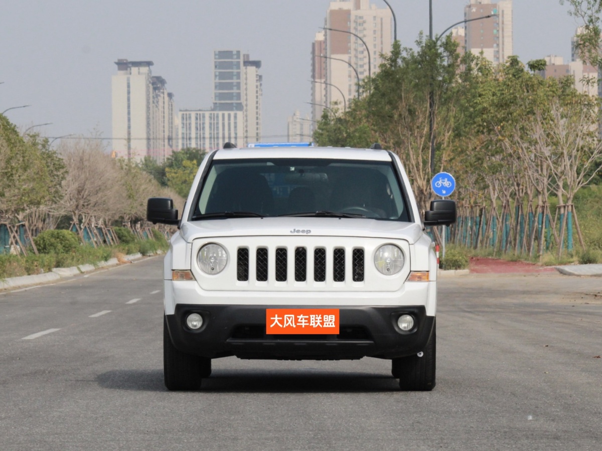 Jeep 自由客  2012款 2.4 運動版圖片