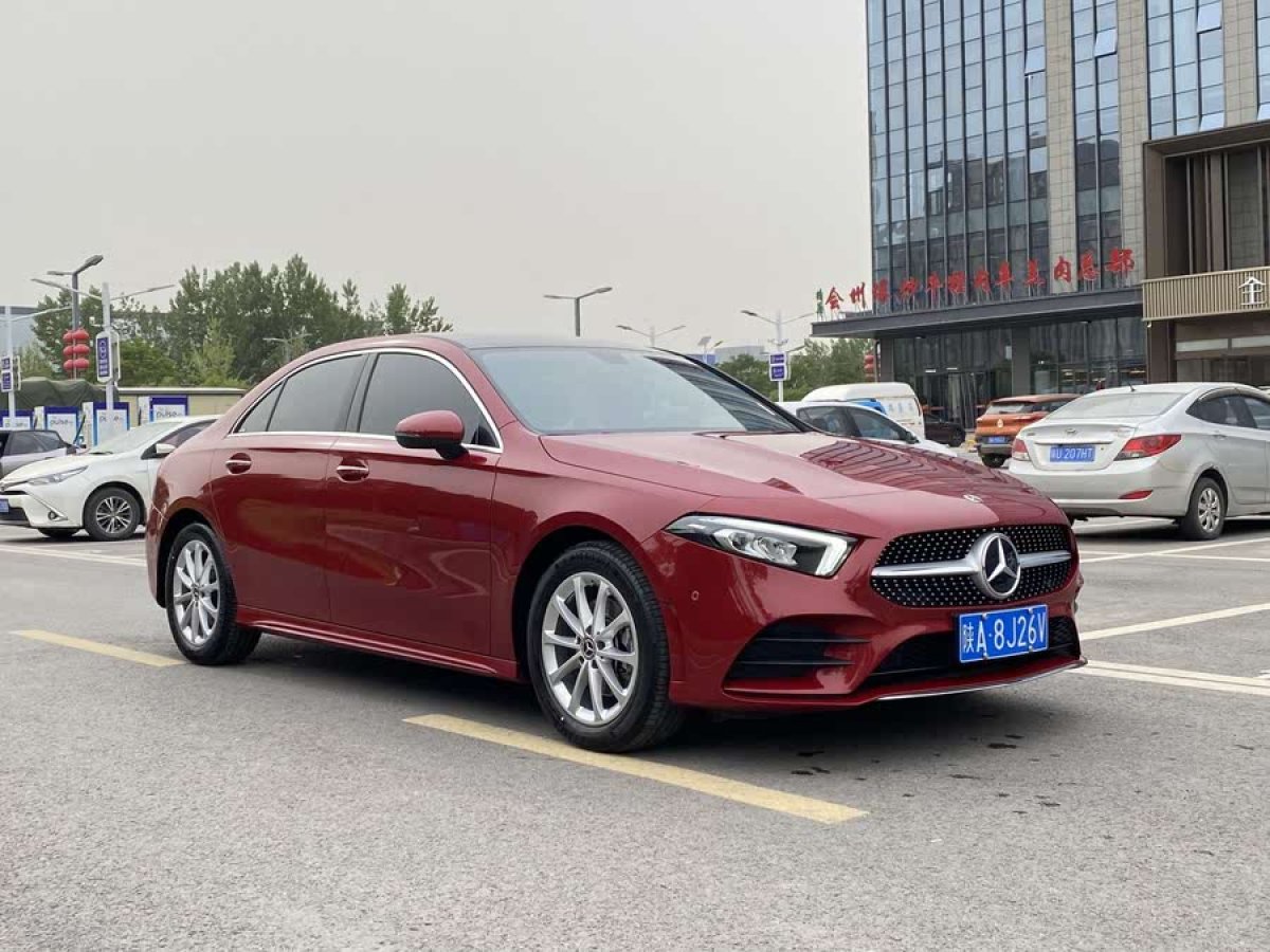 奔馳 奔馳A級  2020款 改款 A 200 L 運動轎車動感型圖片