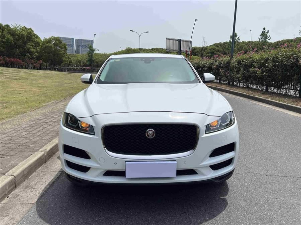 捷豹 F-PACE  2018款 2.0T 四驅(qū)都市尊享版圖片