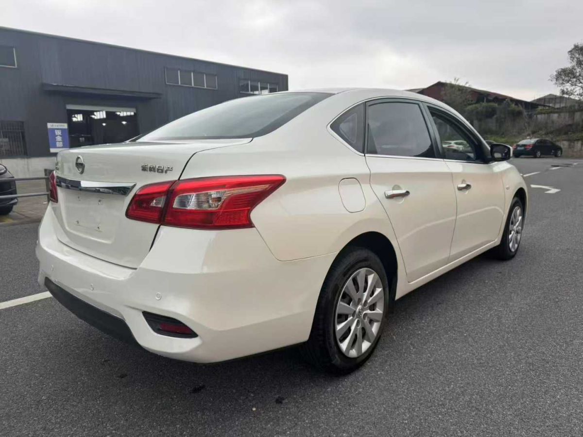 日產(chǎn) 軒逸  2021款 1.6L XL CVT暗夜版圖片