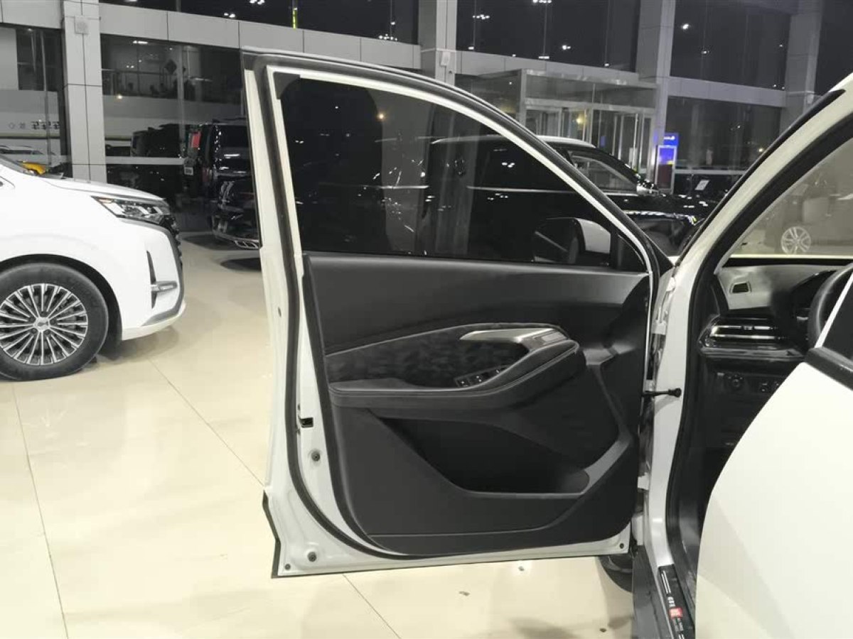 寶駿 寶駿RS-3  2020款 1.5L CVT智能精英型圖片