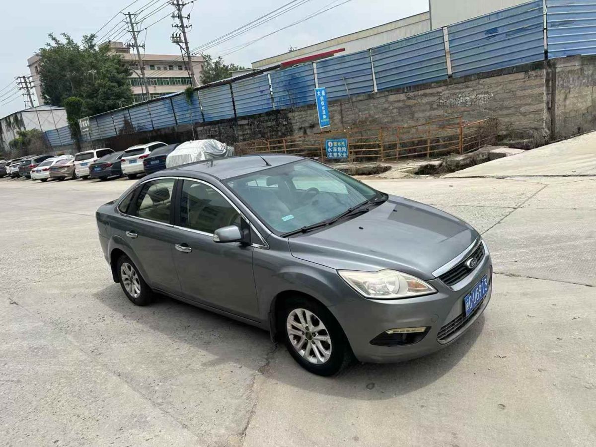福特 ?？怂? 2013款 三廂經(jīng)典 1.8L 自動(dòng)基本型圖片