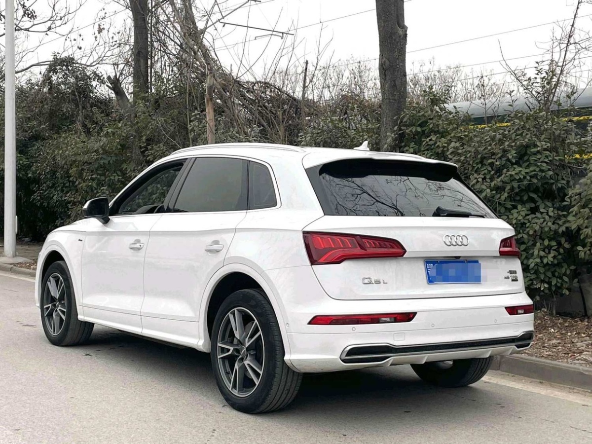 2021年8月奧迪 奧迪Q5L  2020款 45 TFSI 尊享時(shí)尚型